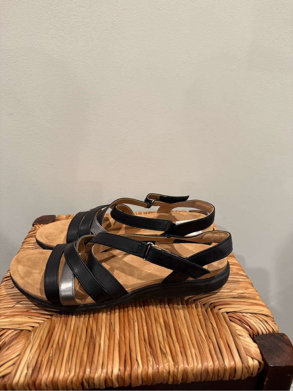 Easy Spirit Black Strappy Sandals with Metallic Accent size 11w